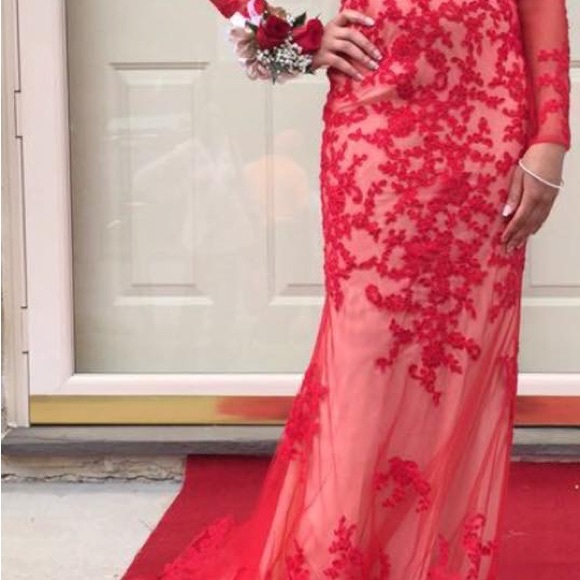 Mac Duggal Formal Gown - Picture 2 of 5